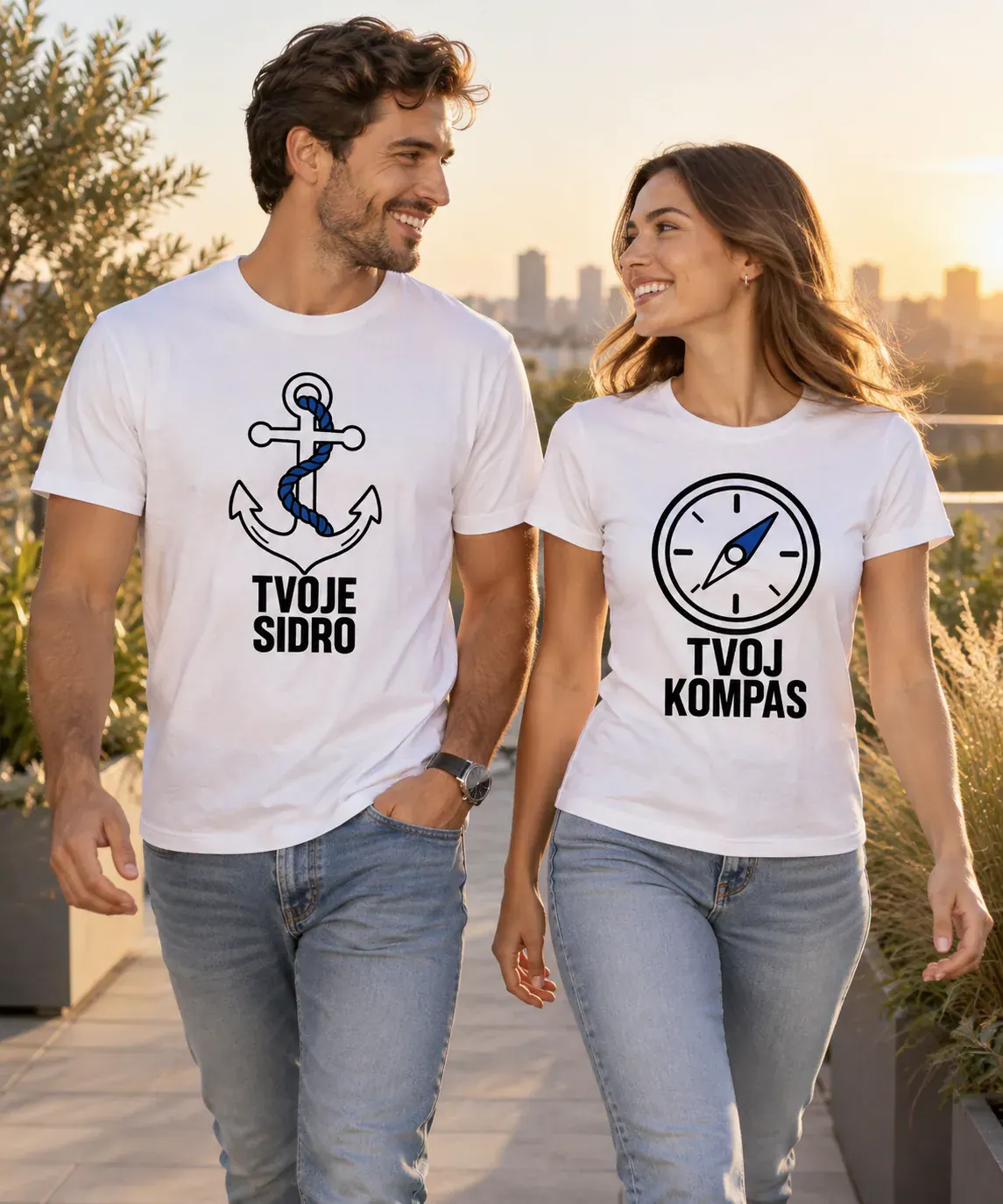Sidro i kompas · Majica, bijela boja — arm around waist